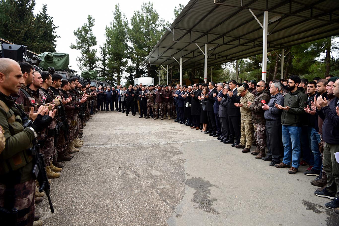 Gaziantep’te özel harekat polisleri Afrin’e doğru yola çıktı Gaziantep’te özel harekat polisleri Afrin’e doğru yola çıktı